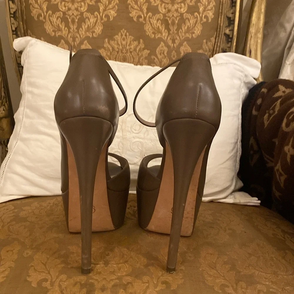 Elie Saab Brown Leather Platform Peep-Toe Pumps